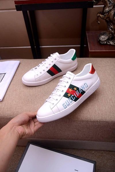 

2020o ограниченного тиража пользовательской пчелы письмо вышивка низкий верхом диких случайных мужская спортивная обувь, высокий класс мода, Black