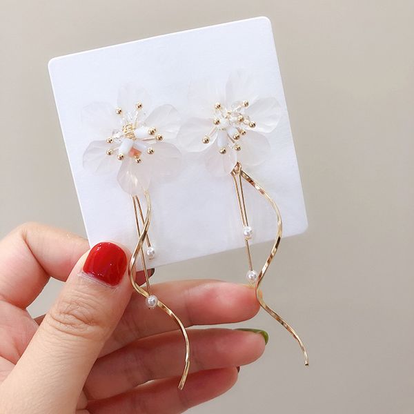 

dominated the new 2020 frosted crystal flower women drop earrings fashion temperament of resin metal long pearl earrings, Silver
