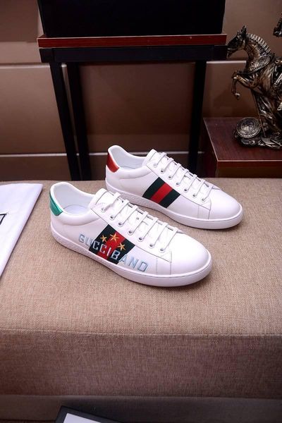 

2020i limited edition custom bee letter embroidery low-wild casual men's sports shoes, high-end fashion sports shoes, size: 38-451, Black