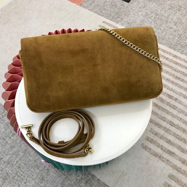 

the thin, silky, leathery chain-strap upper body is now the most popular underarm leather shoulder strap for a one-shouldered cross-body