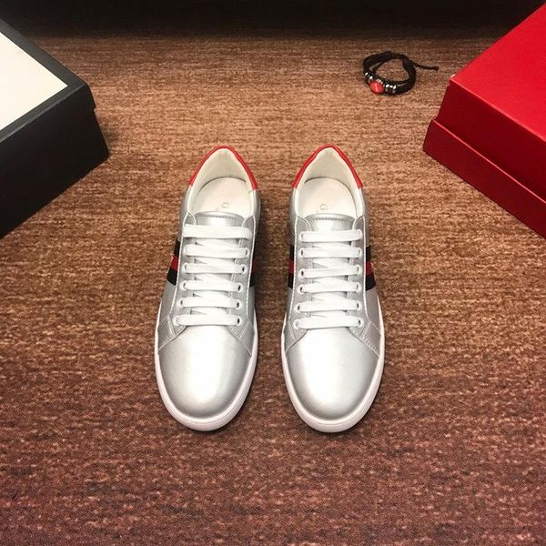 

2020d high-quality leather bee embroidery low-casual men's tide shoes, fashionable wild breathable sports running shoes, size: 38-4, Black