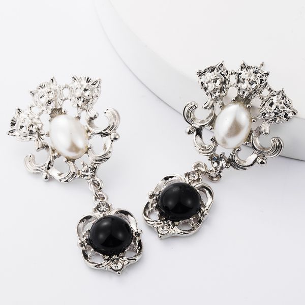 

grand style exaggerated three alloy lion head with pearl earring earrings court style artistic earring, Golden