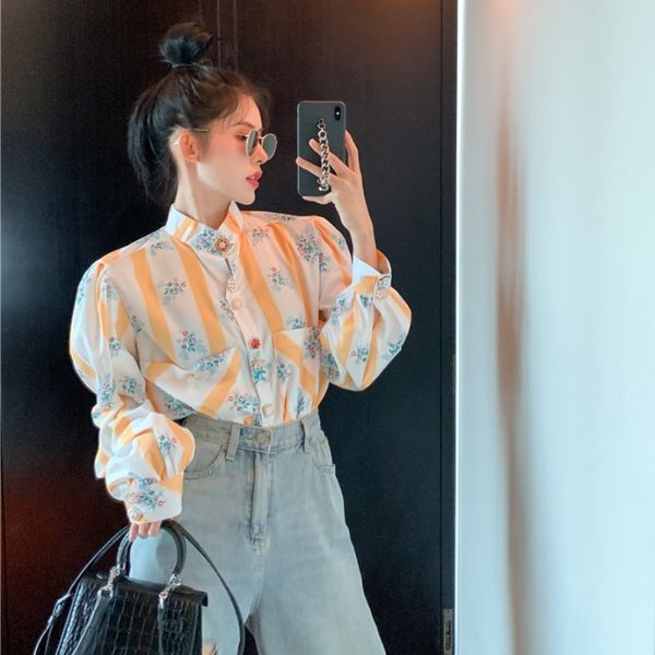 

retro design flower shirt 2020 autumn new heavy industry button decoration niche loose fashion shirt women, White