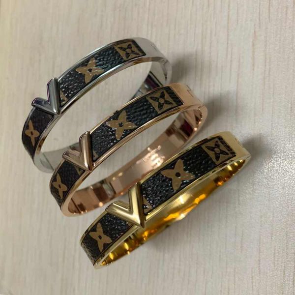 

fashion bracelets classic design real leather women bangles v letter stainless steel bracelets&bangles with letter wholesale, Black