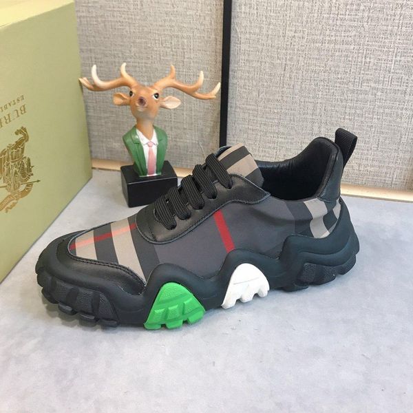 

2020iu menmen casual comfortable hiking sneakers hiking travel shoes outdoor survival adventure shoes original packaging and box delivery, Black