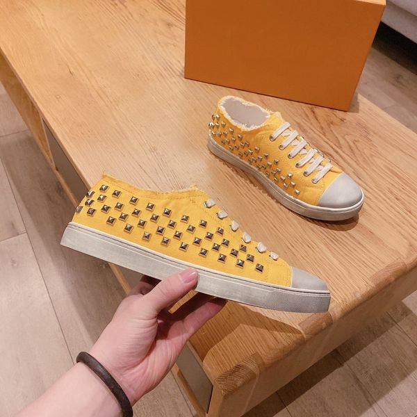 

with box 2020 new men black yellow fashion high heel leather rivet casual shoes men flat shoes with box