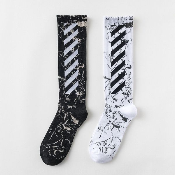 

trendy brand oblique stripes skate cotton trendy socks sports men's and women's harajuku socks, Black