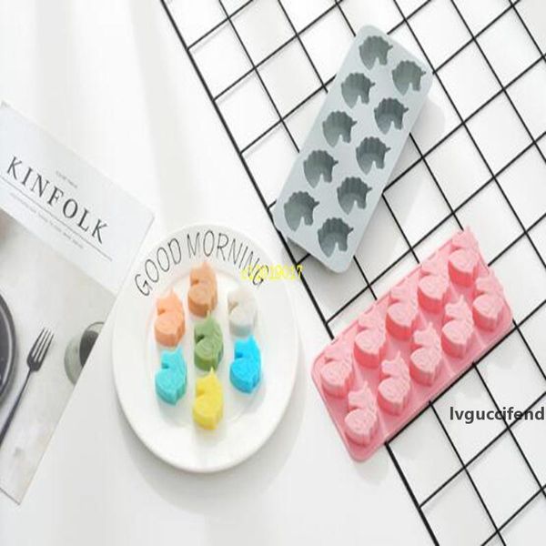 

10. diy chocolate mould with unicorn silicone cake mould