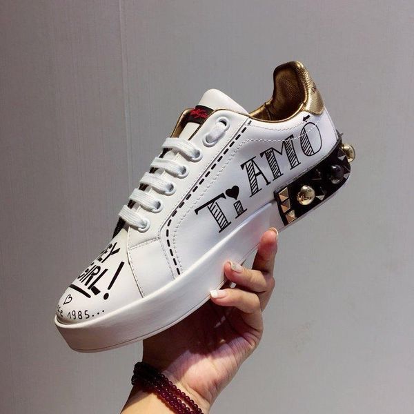 

2020l new trend hand-painted graffiti leather casual shoes embroidered men and women sports shoes fashion wild couple shoes, size 35-451, Black