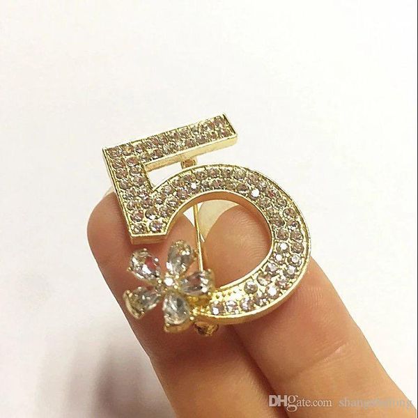 

2018 new small fragrance wind stone letter 5 rhinestone inlaid brooch ol creative wild brooch western assembly size 3.4x2.8, Gray