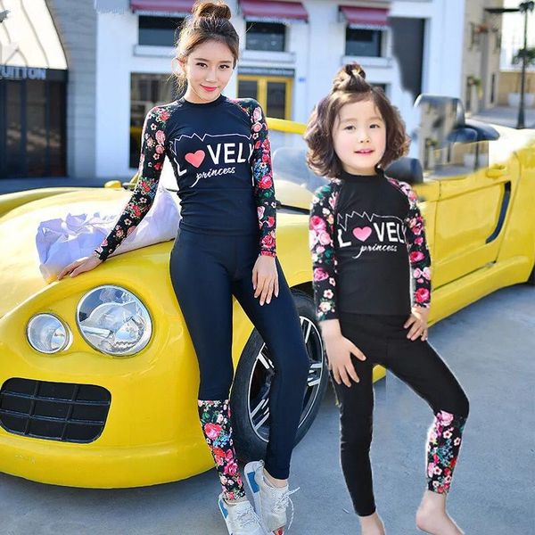 

2019 korean new parent-child diving long-sleeved sunscreen women's swimsuit + girl swimsuit sports yoga can wear, White;black