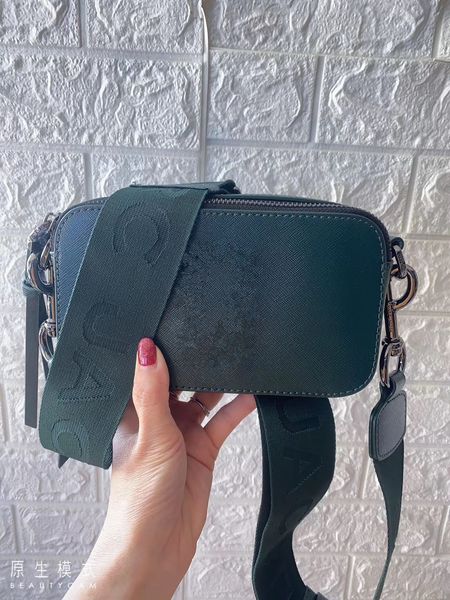 

2020 new wide shoulder strap color matching camera bag for women