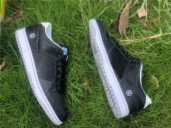 

medicom toy x sb dunk low be@rbrick skate shoes black sail hairy upper running shoes men sports sneakers with box