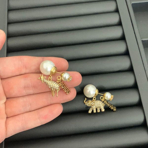 

d family 2020 letter elephant earrings female di family single giraffe earrings, White