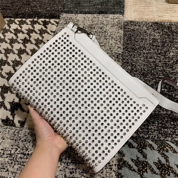 

женщины моды сумки на ремне заклепки кошельки мужчины высокого качества spike сцепления натуральная кожа черный белый шпильки заклепки посыл