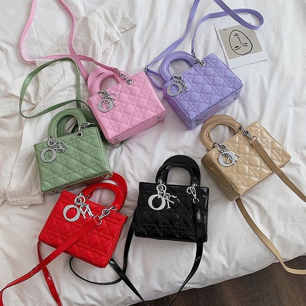 

jksd0 menghai luggage this year's shoulder popular women's patent leather bright face dai fei bag 2020 new lingge western style sh, White