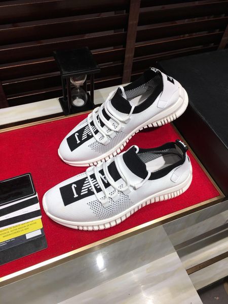 

2020-2019u summer tide brand men's sports and leisure breathable mesh shoes, fashion wild shoes, original box packaging, yards: 38-44