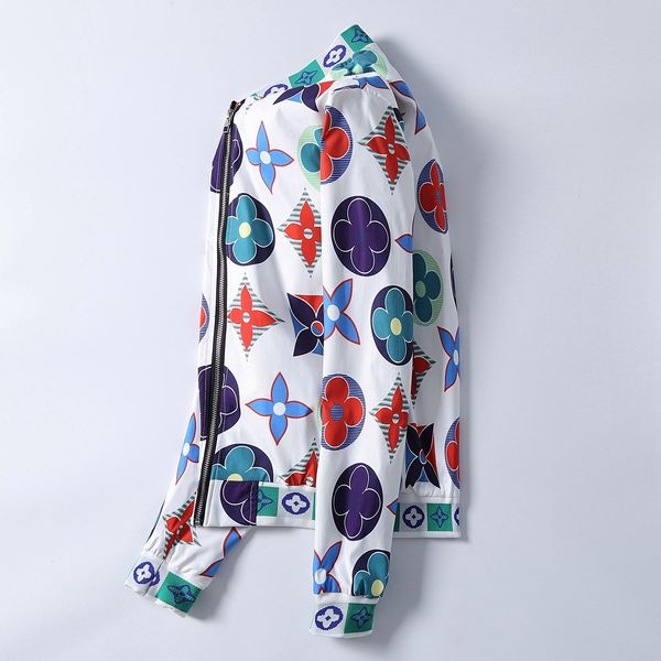 

in 2020, the brand new men's wear fashionable stand collar thin coat fall fashion three-color choice of high-quality body printing tren, Black;brown