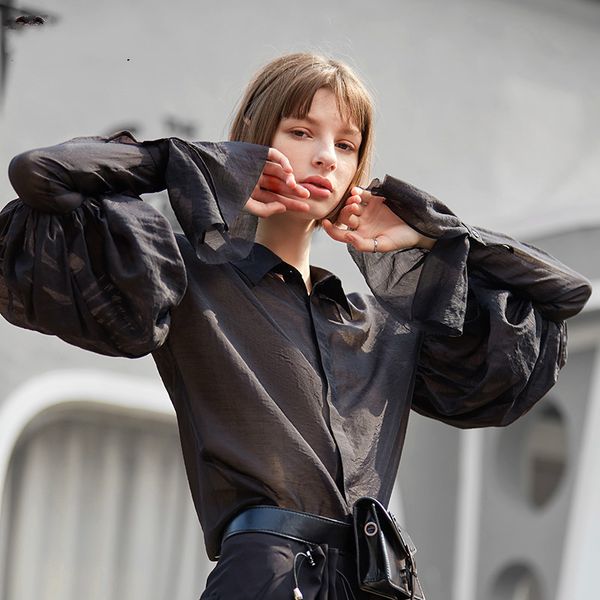 

eam] women black pleated perspective blouse new lapel long lantern sleeve loose fit shirt fashion tide spring autumn 2020 1b152, White