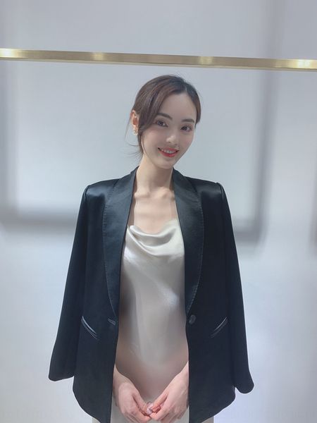 

триацетат атласное пальто костюм пальто 2020 лета новый элегантный все-матч с длинным рукавом одной кнопки костюм верх, White;black