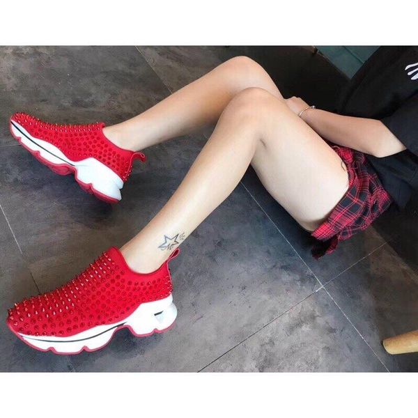 

2020j new high-end fashion men's and women's casual shoes, red personalized studded shoes, wild outdoor lovers sports shoes, men&#