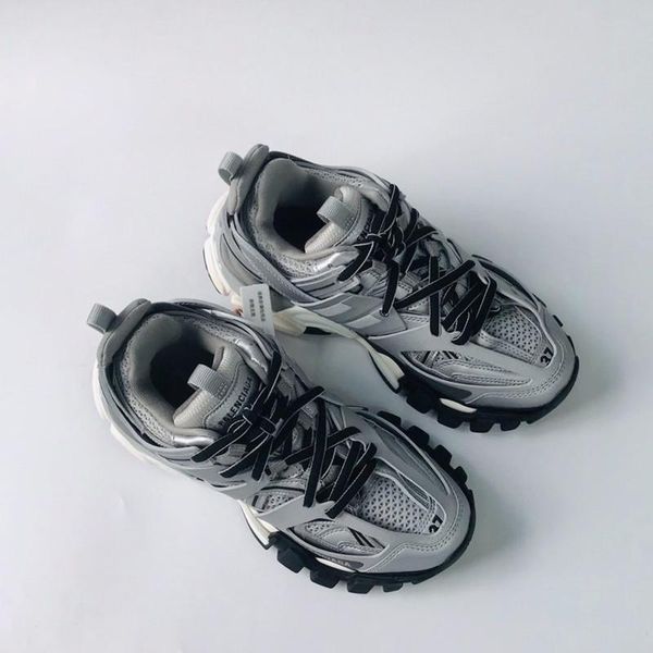 

202016 designer to create casual and comfortable all-match sports shoes, travel shoes outsole non-slip design with original box delivery, Black