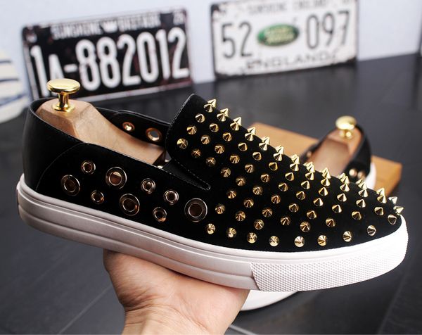 

2020 fashion men dress shoes punk rivet rhinestone black party wedding shoes pointed toe flats nightclub stage loafers