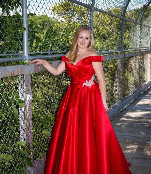 

setwell off the shoulder a-line evening dresses sleeveless lace appliques pleated satin floor length prom party gowns, Black;red