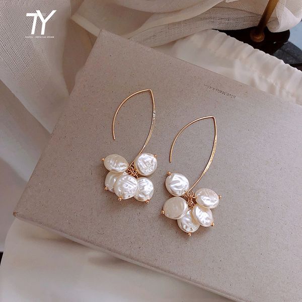 

2020 new unique pearl earrings south korean female fashion earhook european and american style exaggeration party jewelry, Silver