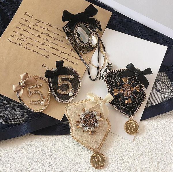 

new korean version of the autumn and winter letters with diamonds bow shield font dual-use brooch accessories ladies ing, Gray