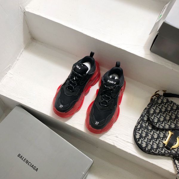 

2020iv designer to create casual and comfortable all-match sports shoes, travel shoes outsole non-slip design with original box delivery, Black