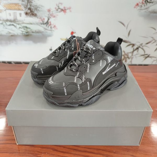 

2020mw designer designs new leisure and entertainment hiking shoes, outdoor jungle adventure shoes, original packaging and box delivery, Black