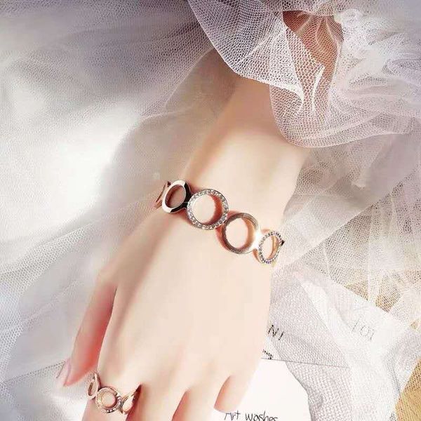 

2020 vintage rose gold bracelet designer simple personality ladies bracelet inlaid brick rose gold bracelet holiday gift, Golden;silver