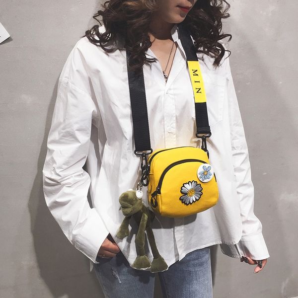 

2020 new canvas daisy women's crossbody shoulder shoulder small bag bag, White