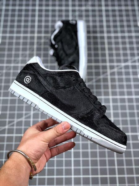 

hottest медик игрушка х sb dunk low be @ rbrick скейт обувь черный парус волосатая верхние кроссовки мужчины спорт кроссовки с коробкой