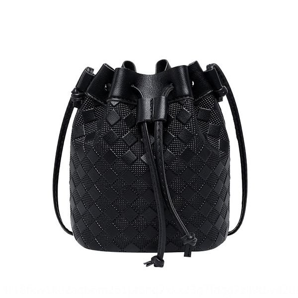 

new women's shoulder in 2020 korean fashion women's shoulder bag fashion slanting bucket bag, White