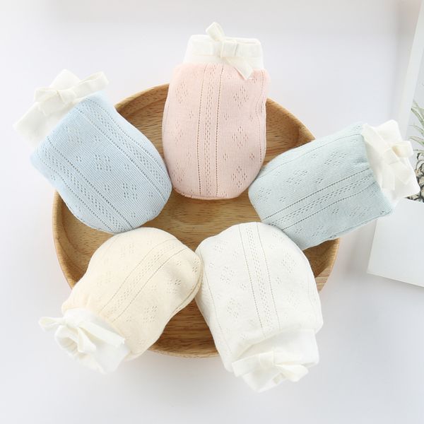 

1 pair cotton baby anti scratching gloves 10*8cm 0-2y baby mittens newborn infant gloves protection face keep finger warm, Slivery;white