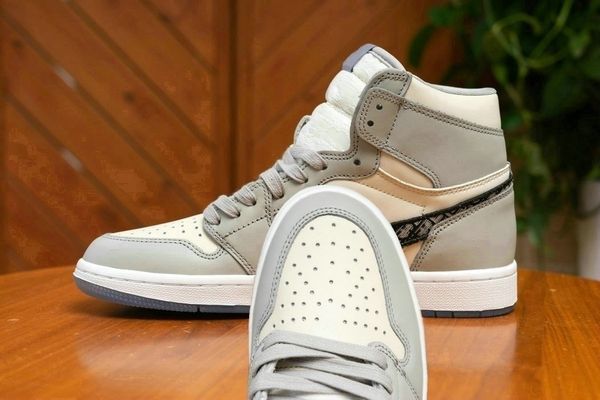 

2020 new 1 retro high og grey men/women/kids basketball shoes 1s grey/white highyouths big boy sports sneakers