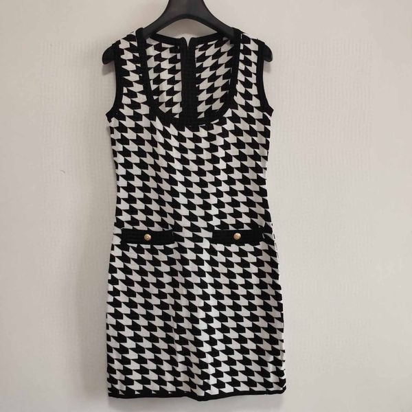 

Women's Designer Dress Ladys Brand Plaid Print Skirts Women Casual Sleeveless Dresses Fashion Luxury Style Square Neck 2020 New Sunmer Style