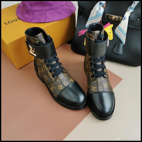 

2020te new ladies casual fashion short boots luxury ladies travel party shoes, leather material fast delivery original box packaging, Black