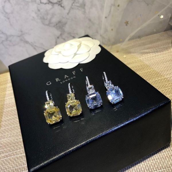 

2019 new women's earring goddess essential charming elegantat fashion white diamond and yellow diamond, Golden;silver