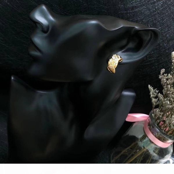 

d luxury custom -made style diamond stud earrings american selling women 's high -end diamond stud, Golden