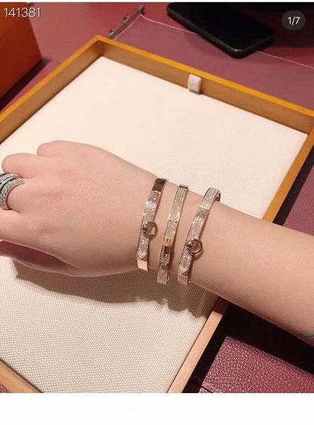

e european and american fashion new selling bracelet luxury custom high -end sub -gold gold -plated high -carbon diamond bracelet, Slivery;golden
