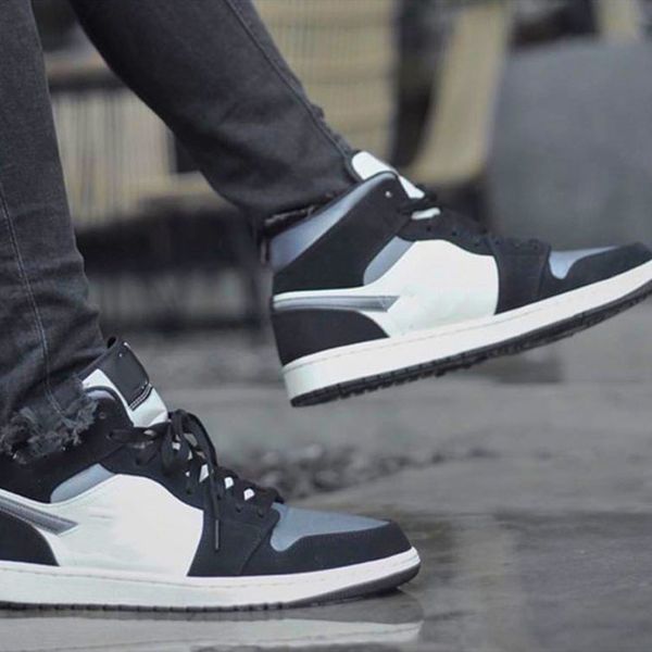 

jumpman 1 mid satin grey toe 852542 011 with black anthracite sail women mens comfortable designer basketball shoes sport sneakers schoenen, White;red