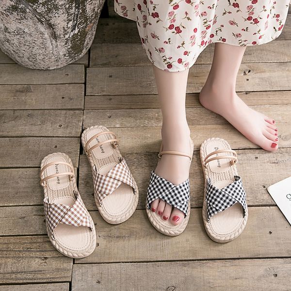

2020 slippers women's outdoor fashion one-shoe two-wear women's plaid and slippers sandals round head small sandals for women