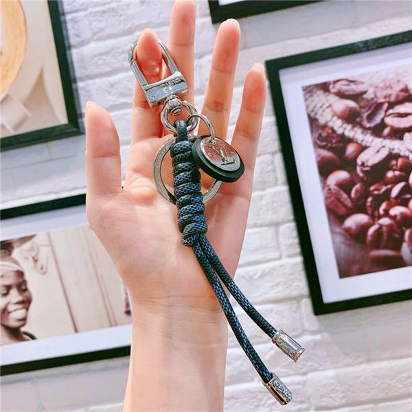 

2020 fashion european-american style key chain and leather business car key chain, to create brand key chain accessories for men's gift, Silver