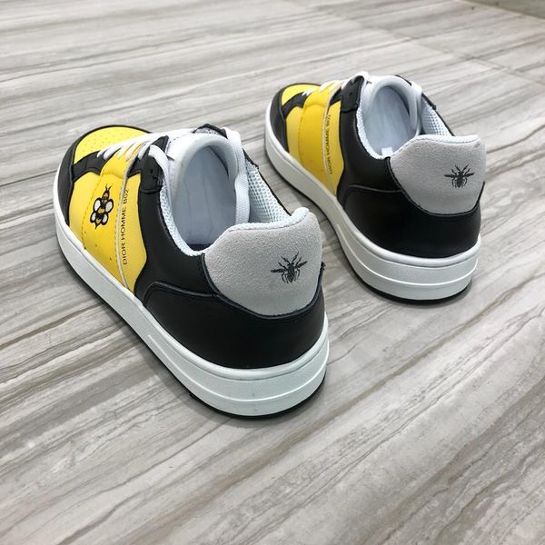 

2019y spring and summer new small white shoes men's shoes wild little bee embroidery sports casual shoes original box packaging: 38-441, Black