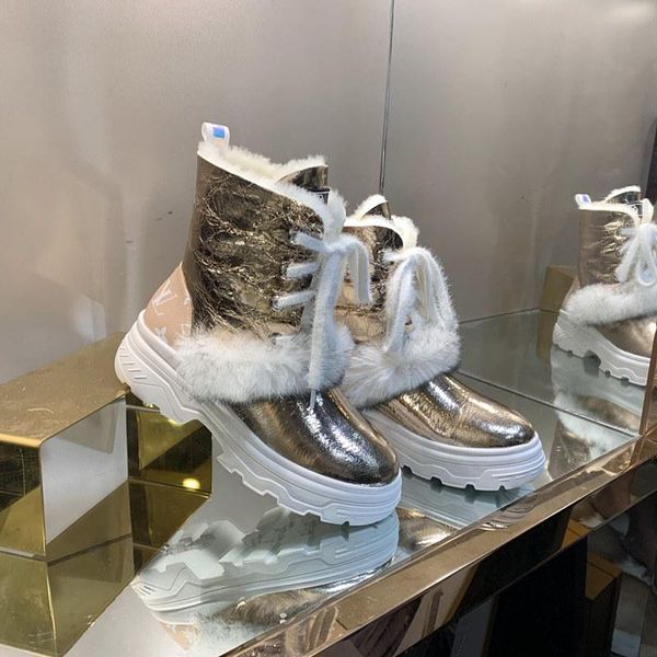 

2020t autumn and winter new round head plus velvet thick fur female booties, casual wild thick snow boots, original box packaging