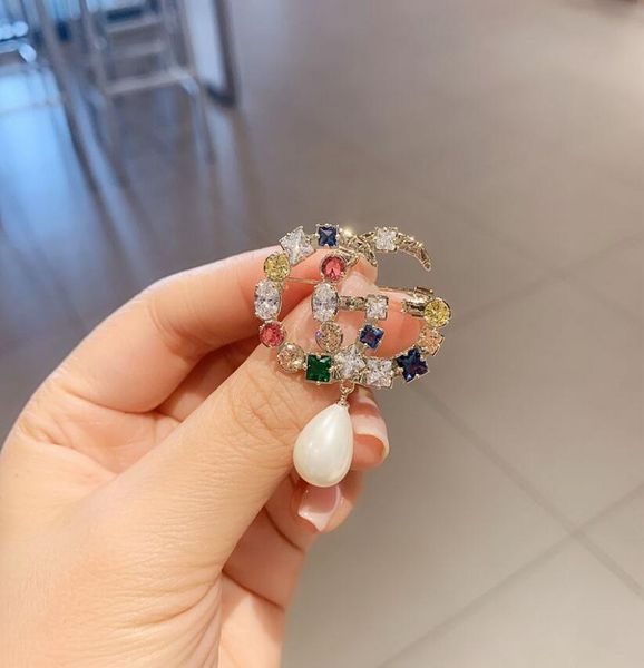 

new listing national wind creative brass bottom support hollow crystal flower-shaped letter brooch hypoallergenic, Gray