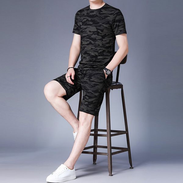 

a men's wear summer thin short sleeve t-shirt and shorts leisure sports suit for young men in summer, Gray